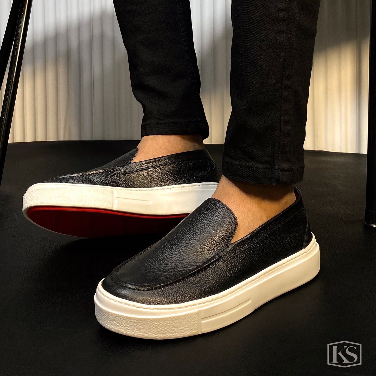TENIS BERLÍN CUERO NEGRO -ENVÍO GRATIS