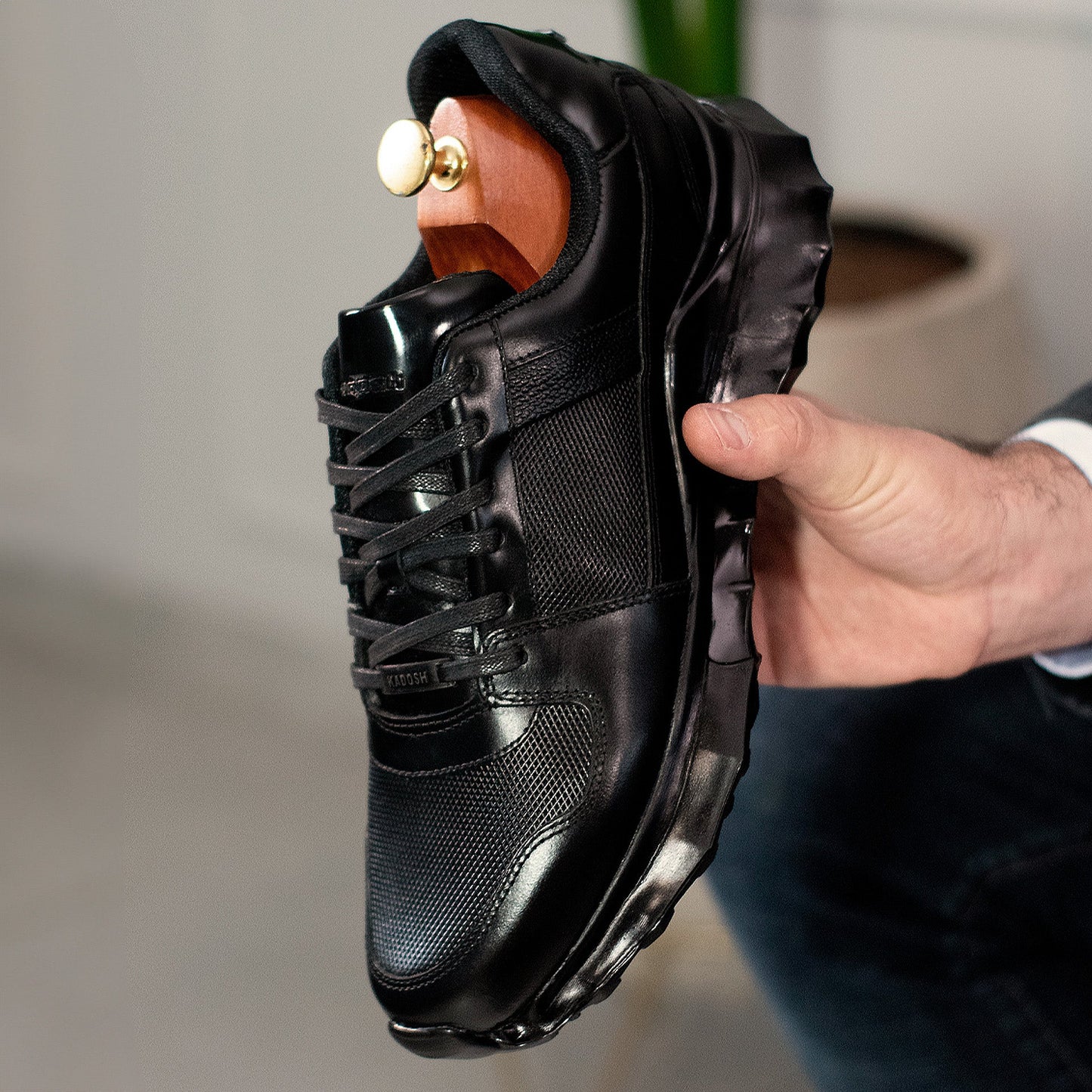 TENIS MOSCÚ CUERO NEGRO - ENVÍO GRATIS